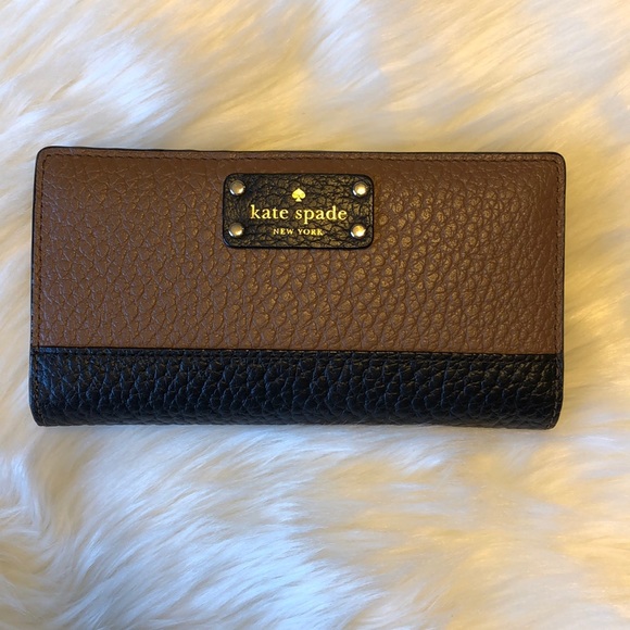kate spade Handbags - EEUC kate spade wallet